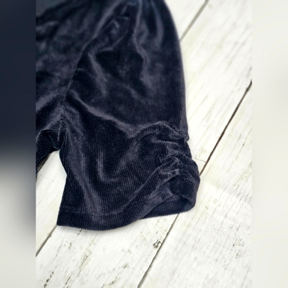NEW American Rag Top Black Velvet Ribbed Ruched Short Sleeves Blouse Vneck Soft - Picture 9 of 14